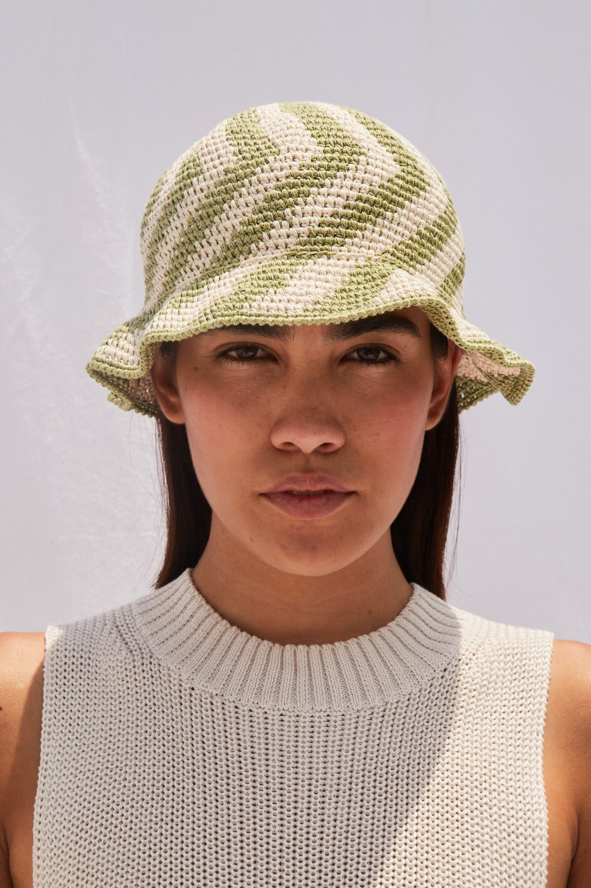 CROCHET BUCKET HAT GREEN & WHITE
